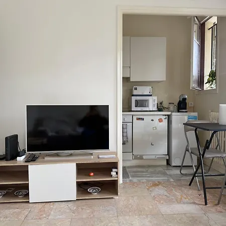 Calme à Deux Pas De La Avec Jardin Et Parking Privé